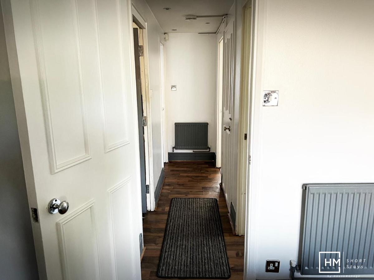 House - Beautiful 2 Bed - Good Transport Free Parking * Enfield