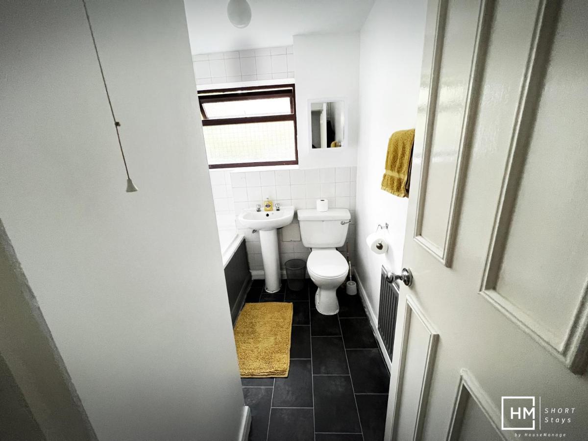 House - Beautiful 2 Bed - Good Transport Free Parking * Enfield