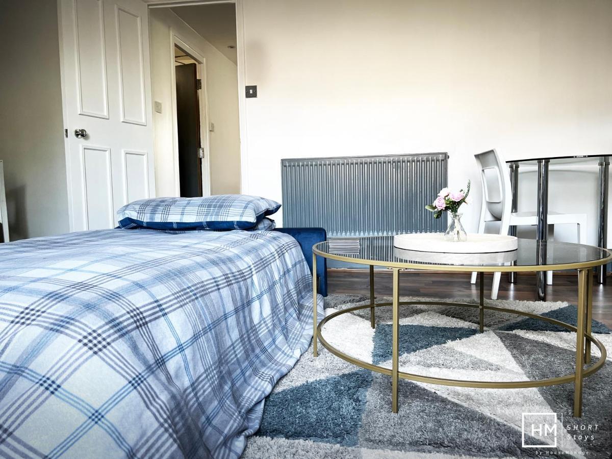 House - Beautiful 2 Bed - Good Transport Free Parking * Enfield